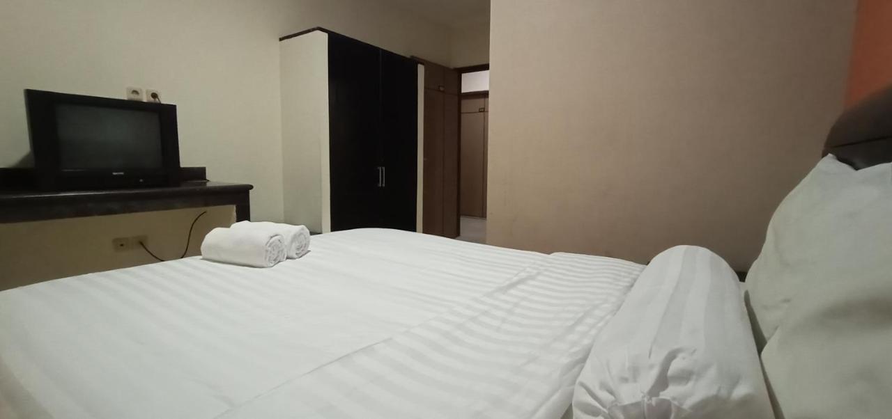 Votel Hotel Тулунгагунг Экстерьер фото