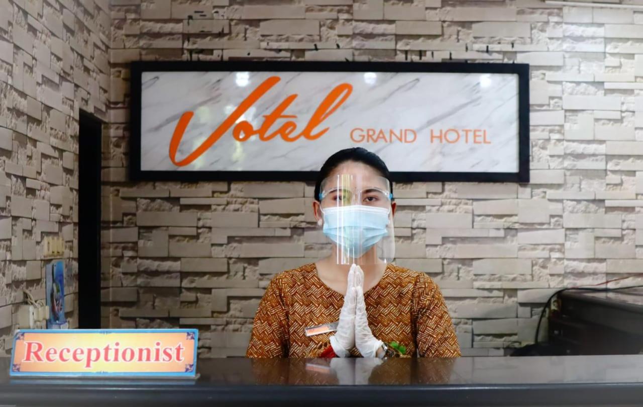 Votel Hotel Тулунгагунг Экстерьер фото